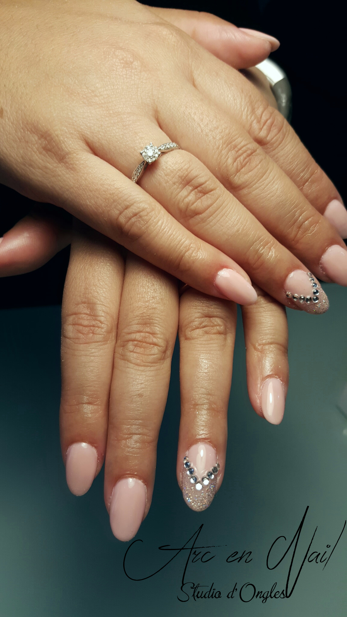 Galerie Ongles en Gel, Ongles en Résine, Vernis permanent, Strass Dentaire à TOULOUSE 31