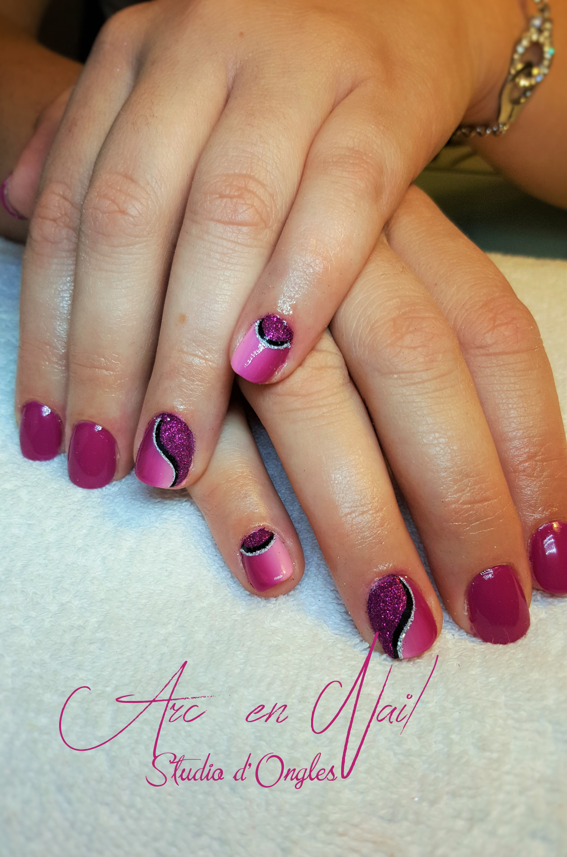 Galerie Ongles en Gel, Ongles en Résine, Vernis permanent, Strass Dentaire à TOULOUSE 31