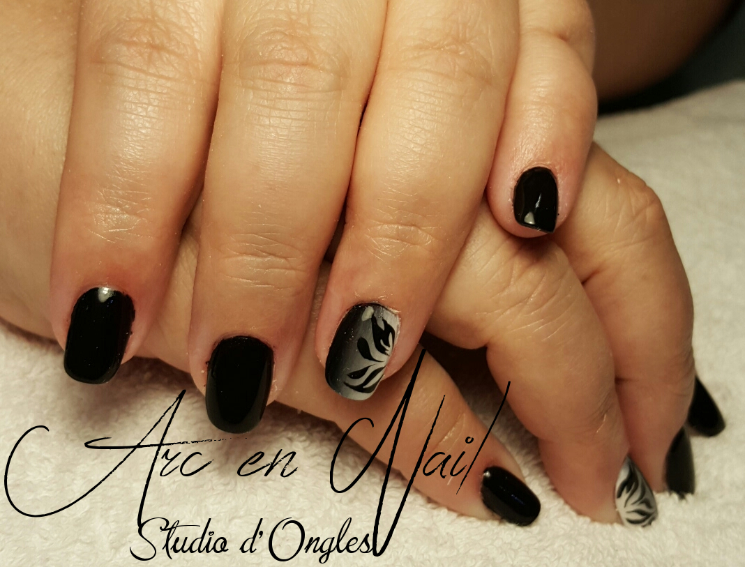 Galerie Ongles en Gel, Ongles en Résine, Vernis permanent, Strass Dentaire à TOULOUSE 31