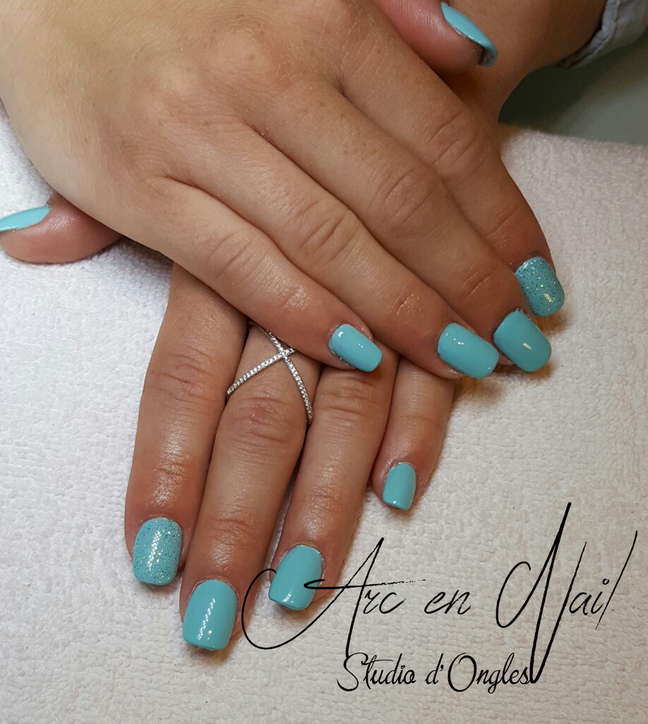 Galerie | Ongles en Gel, Ongles en Résine, Vernis permanent, Strass ...