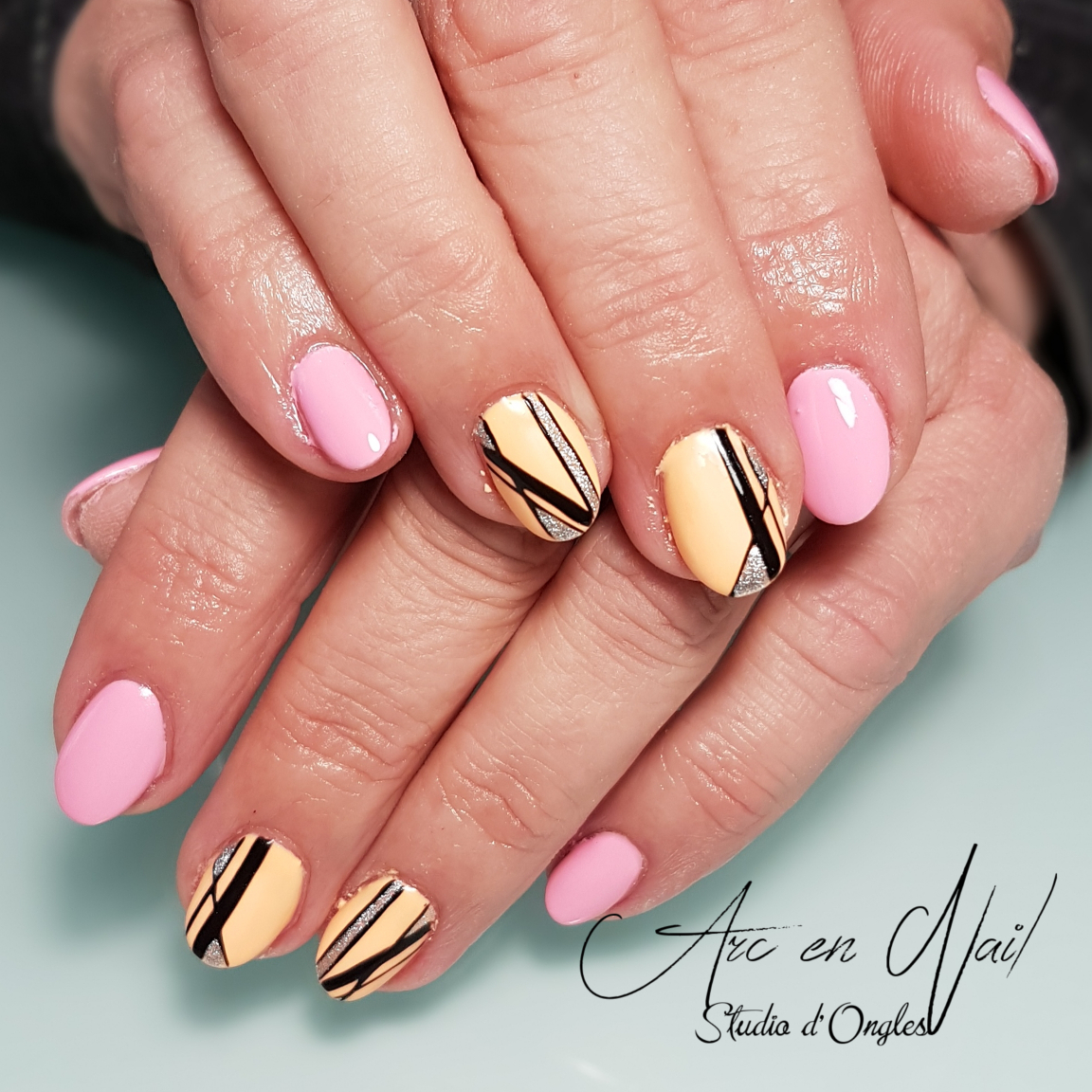 pose-ongles-resine-toulouse-acrylic-pink-orange-geometric-nails-art