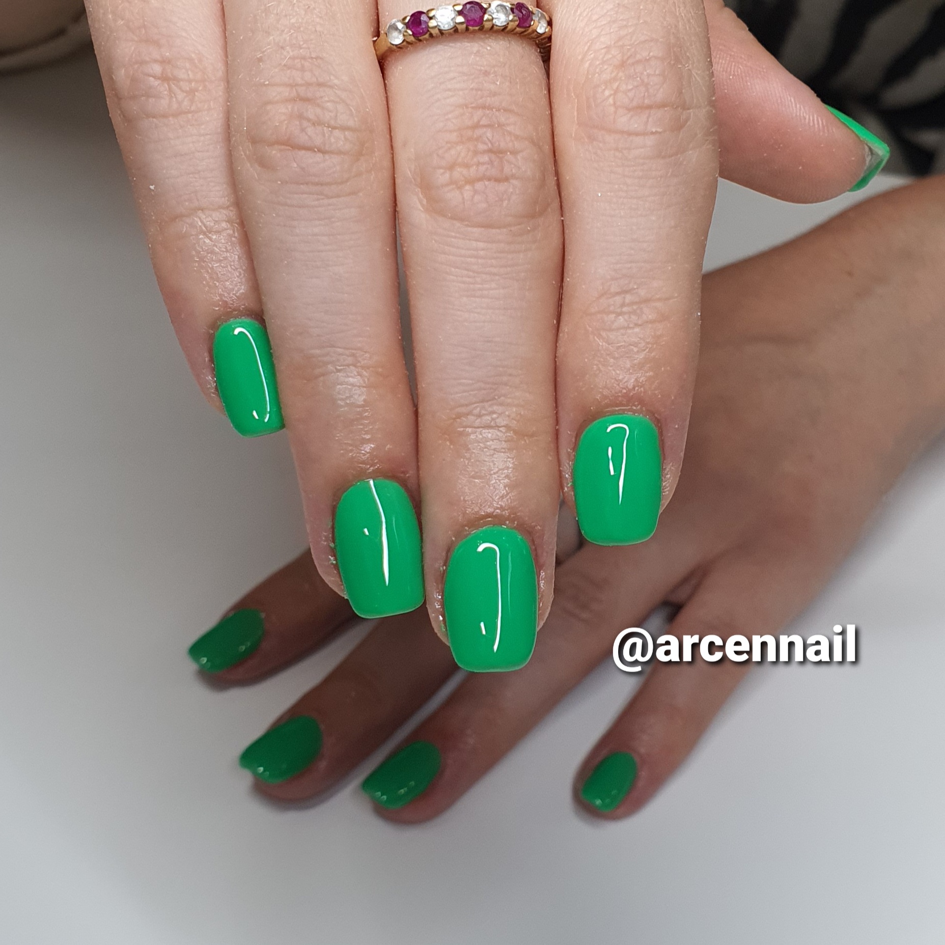 pose-ongles-resine-toulouse-acrylic-green-nails