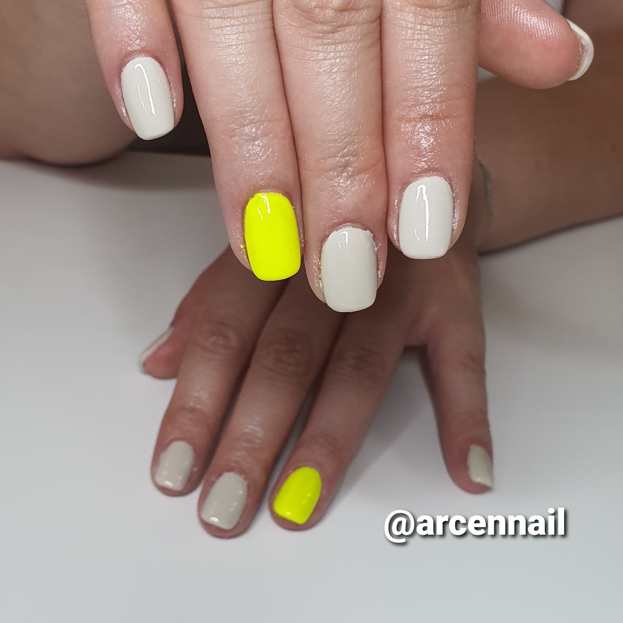 pose-ongles-resine-toulouse-fluo-accent-nails