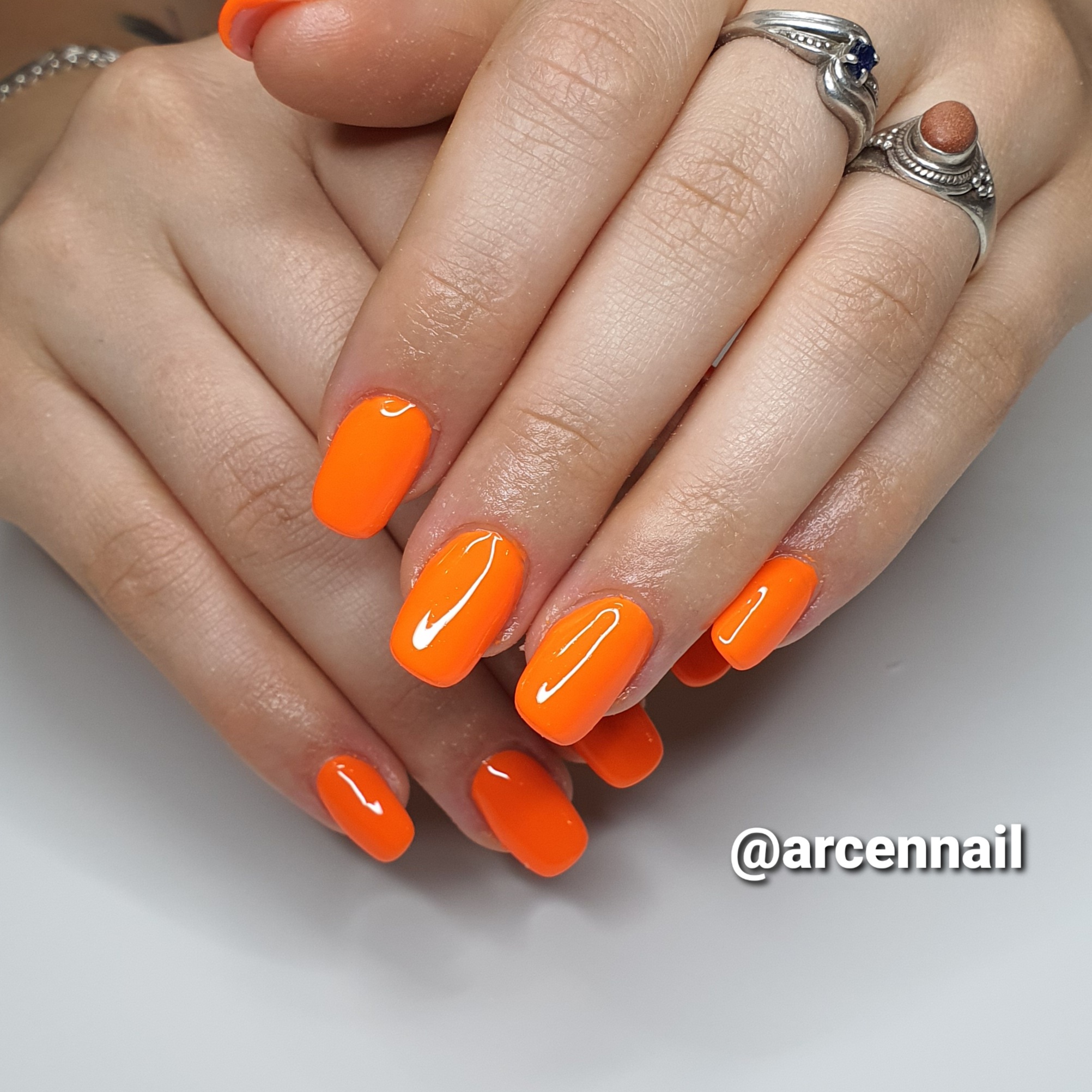 pose-ongles-resine-toulouse-orange-fluo